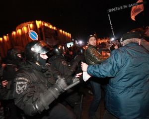&quot;Беркут&quot; жестоко разогнал Евромайдан в Киеве: море крови и 33 задержанных