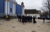 Автобус с милицией подогнали к собору, возле которого прячутся активисты Евромайдана