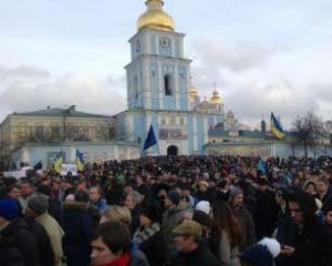 На Михайлівській зібралися понад 10 тисяч людей (трансляція з площі)