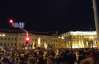 Активисты на Михайловской площади танцуют под бубен и баян, чтобы согреться