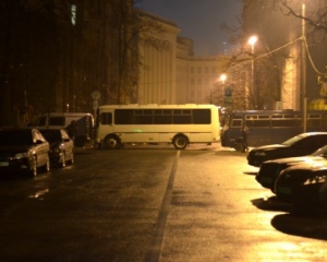 В ночь перед митингом суд запретил проводить массовые акции в центре Киева
