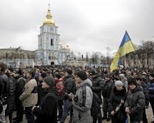 На Михайлівській вже кілька тисяч мітингувальників, кримський &quot;Беркут&quot; вже тут - ЗМІ