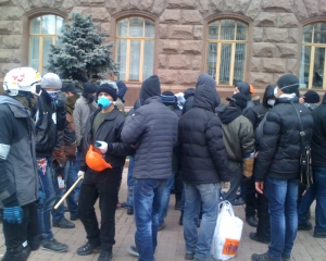 На Майдан идут более 3 десятков молодых людей с битами и &quot;Коктейлями Молотова&quot;