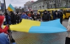 На площади в Ровно для Януковича принесли траурный венок - на "Елку"