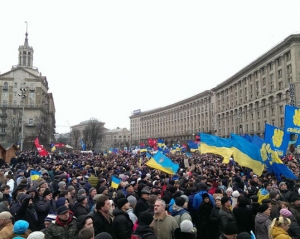 На Майдане Незалежности митингуют около 20 тысяч украинцев