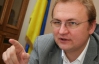 Мэр Львова объявил забастовку и попросил вывесить национальные флаги