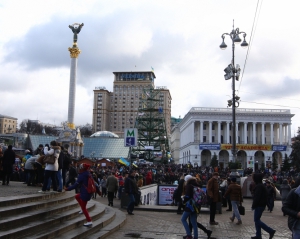 На Майдане собралось больше 20 тыс. активистов, возле Кабмина - несколько тысяч