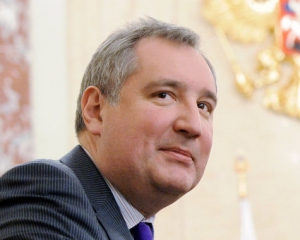 Азаров не шел в Раду, потому что показывал украинские предприятия вице-премьеру России Рогозину