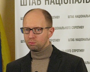 Клюев разработал сценарий нападения вооруженных ножами "титушек" на Евромайдан — Яценюк