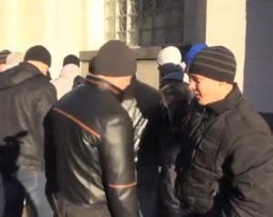 Среди "титушек", которые пробрались в Раду, узнали силовиков из Крыма