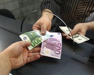 В Украине могут ограничить обмен валют и снятие депозитов - Moody&#039;s