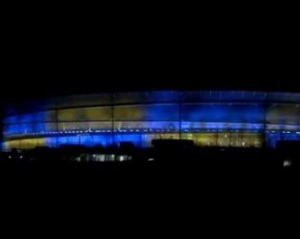Стадіон у польському Вроцлаві підсвітили жовто-синім в підтримку Євромайдану