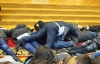Сумские студенты на заседании горсовета упали на пол с криками "Беркут!"