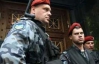В Киеве спецназовцы охраняют граждан от "Беркута"