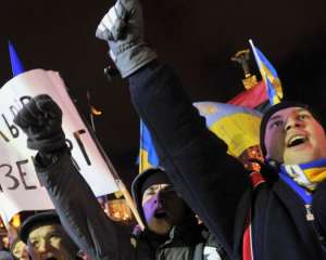 &quot;Путін, не заважай людям жити!&quot; - в Петербрурзі підтримали євромайдан