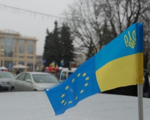 Учасники Європробігу з Харкова везуть на столичний майдан мед, картину і буржуйки