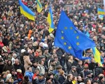 Зі сцени Євромайдану оголосили, що мільйон вже зібрався 