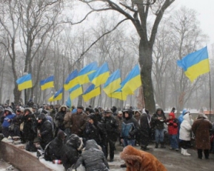 &quot;Регионалы&quot; заявляют, что к их митингу подошла колонна &quot;агрессивных людей&quot;