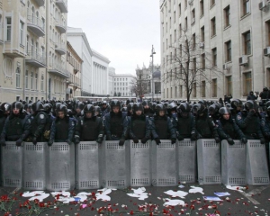 &quot;Три линии обороны&quot;: Евромайдан готовится к ночному штурму