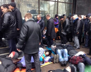 Сегодня активисты снова лягут под стенами Генпрокуратуры