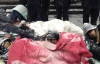 Возле Генпрокуратуры люди устроили "лежачий протест" просто на снегу
