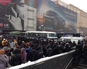 С Майдана выводят детей и женщин, охране дали приказ &quot;Беркут&quot; не бить