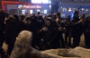 Пам'ятник Володимиру Леніну другий день довбають на сувеніри