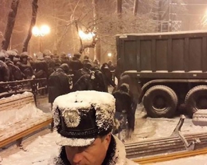 Міліція почала відтісняти протестуючих в Києві