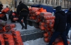 Чотири тисячі будівельних касок привезли на Євромайдан 