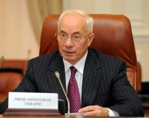 Азаров звинуватив Євромайдан у затримках виплат пенсій та зарплат