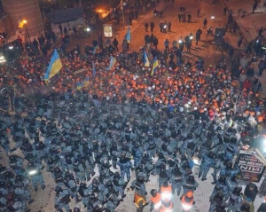 "Беркут" вночі з лайкою штовхав строковиків наступати на Майдан - політолог