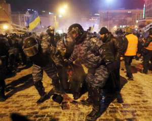 &quot;Жах, поліція іде на барикади із бензопилами!&quot; - cвітова преса про спробу розігнати &quot;Євромайдан&quot;