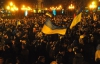 Львовский Майдан растет ежечасно, мужчины едут в Киев