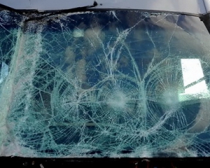 В Івано-Франківську "тітушки" закидали камінням автобус, який їхав на Евромайдан