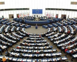 Европарламент просит ЕС ввести для украинцев безвизовый режим