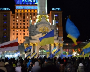 На Евромайдане остались ночевать около 10 тысяч человек 