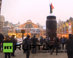 В российских СМИ уже дважды &quot;снесли&quot; памятник Ленину в Киеве