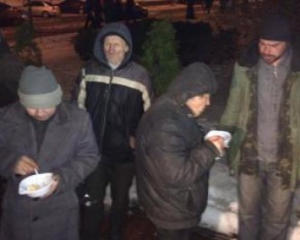 Біля Євромайдану лишають розгублених безхатьків з південних областей