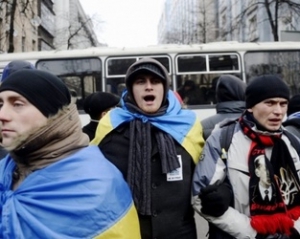 Учасники антимайдану з Криму всю ніч заважали спати киянам