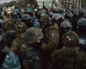 Українська влада пообіцяла американським сенаторам не застосовувати силу проти мітингувальників