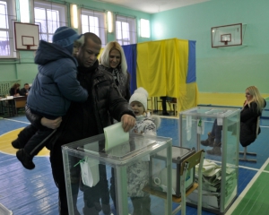 У психоневрологічному диспансері 194-го округу бюлетені видавали за пенсійними посвідченнями — спостерігачі