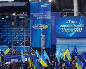 На "антимайдані" розказують, як зараз важко Януковичу і що Європа "нас дурить"