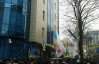 Майданівці пікетують банк Януковича-молодшого