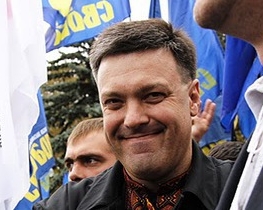 Тягнибок пугает Януковича розгой от Святого Николая