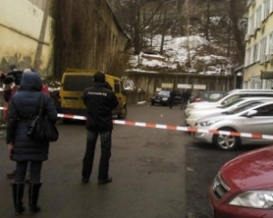 Під час вчорашньої перестрілки у Києві з елітної автівки вкрали 100 тис. грн.