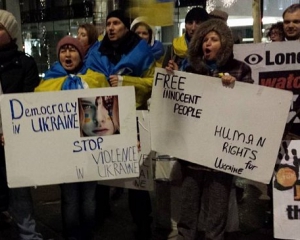 В Лондоне полсотни украинцев пикетировали дом Ахметова