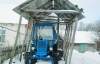 Тракторні шини фарбують на зиму