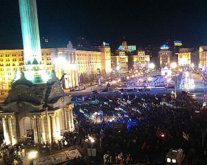 До Майдану спустилися "блакитні" мітингувальники, кордон міліції розступився