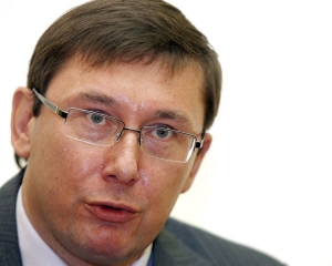 Луценко призвал милиционеров "с мозгами" уволиться из органов