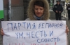 "Вітя, не ганьби Донбас!" - донецькі активісти пікетували йолку і супермаркет- підлабузник